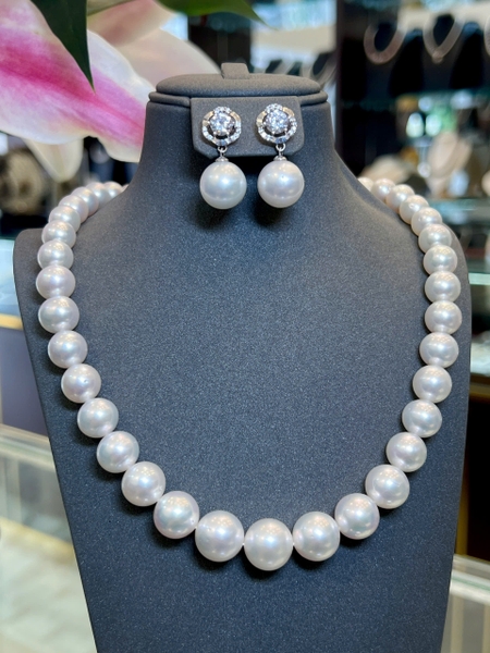 From affordable to luxury pearl jewelry, there’s something for everyone.