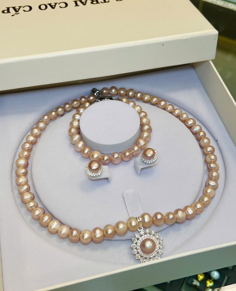 Ngọc Trai Nuôi Nước Ngọt. Sản Phẩm Có Sẵn