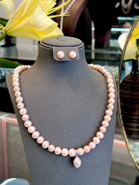 Beautiful pearl jewelry at good prices in Ho Chi Minh City.