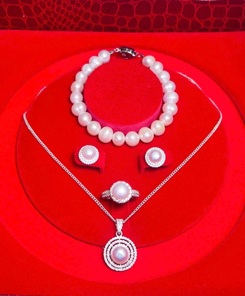 Bộ Chuỗi Trang Sức Ngọc Trai Sang Trọng