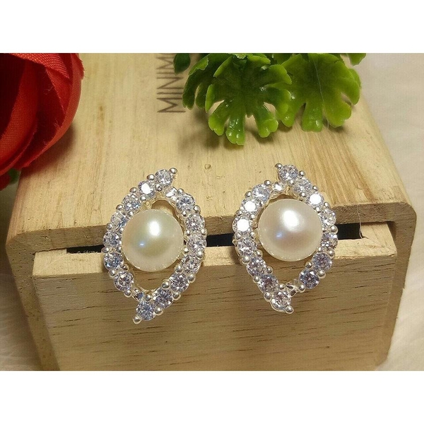 HOA TAI NGỌC TRAI THUYỀN HOA