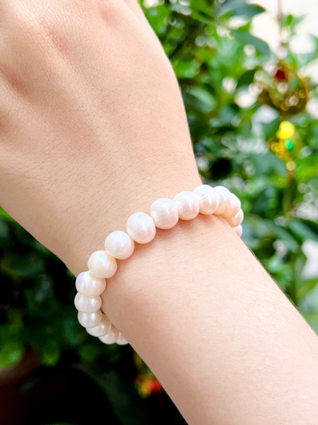Vòng tay ngọc trai sang trọng . Hình dáng tự nhiên