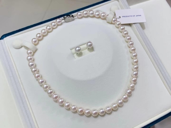 CHUỖI NGỌC TRAI BIỂN TRẮNG VÀ HOA TAI NỤ BIỂN XINH XẮN