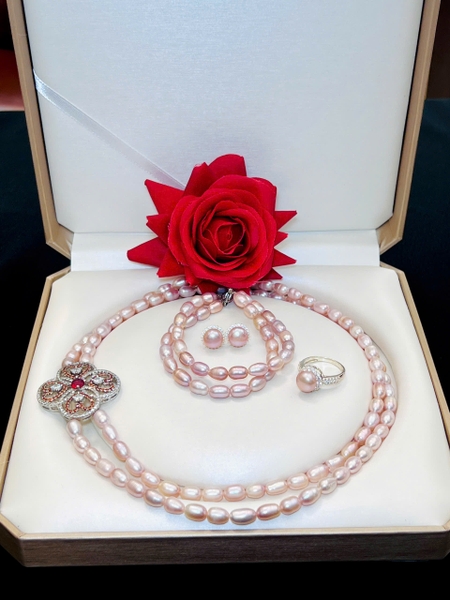 Bộ chuỗi ngọc trai giọt duyên dáng và thanh lịch