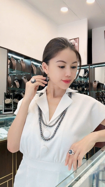 Bộ Chuỗi Ngọc Trai Xanh Đen Sang Trọng