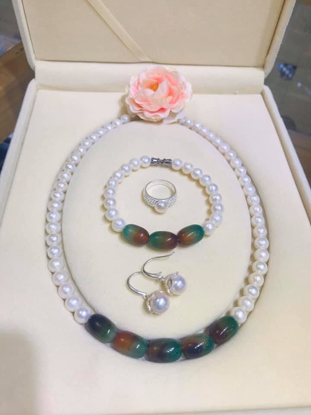 Bộ Ngọc Trai Trắng Phối Mã Não Sang Trọng