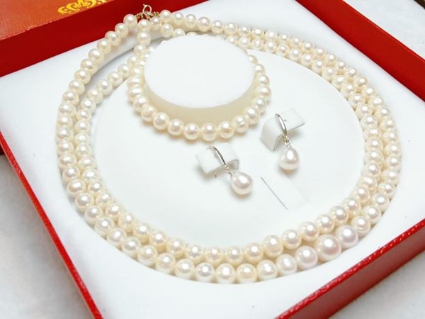 Bộ Ngọc Trai Trắng Sang Trọng & Thanh Lịch