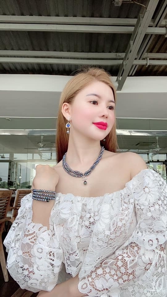 Bộ Ngọc Trai Xanh Lông Công Quý Phái 