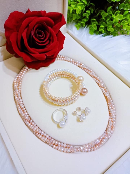 Bộ Ngọc Trai Xoắn Duyên Dáng Quý Phái