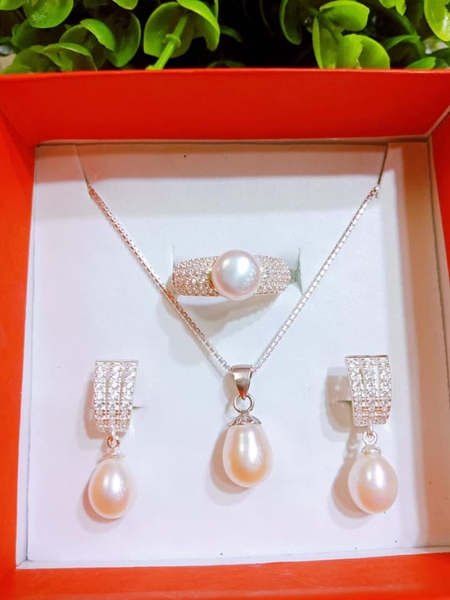 Bộ Trang Sức Ngọc Trai Trắng Thanh Lịch