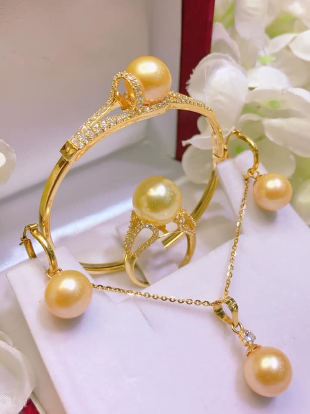 Bộ Trang Sức Ngọc Trai Vàng Kim Sang Trọng