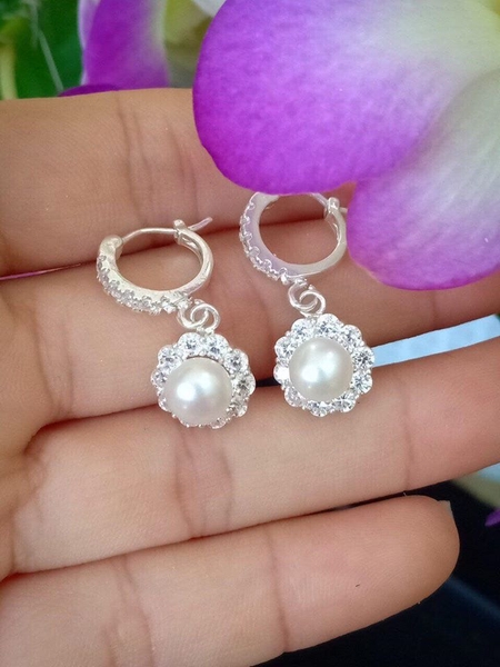 Hoa Tai Ngọc Trai Trắng Xinh Xắn