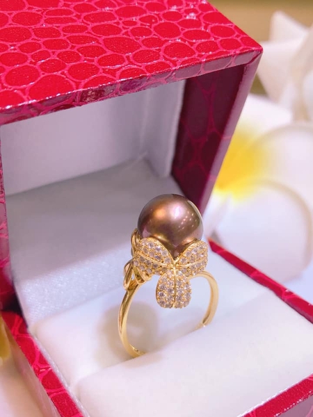Nhẫn Ngọc Trai Xanh Rêu Ấn Tượng Quý Phái