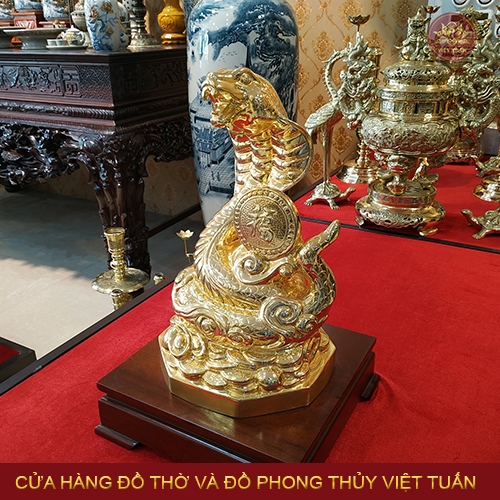 Tượng rắn đồng dát vàng