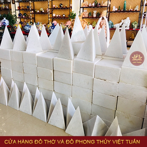 Trụ đá đặt móng nhà