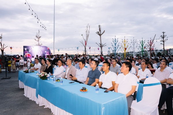 Những cột đèn của ZALAA Lighting tô đẹp cho cảnh quan Phố đi bộ mới tại TP Huế mang tên Đại Lộ Ánh Sáng