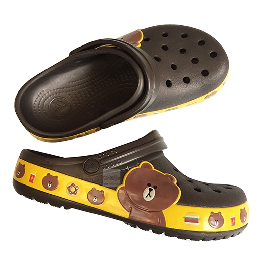 Dép cá sấu Crocs Band gấu Line Friends màu nâu đen