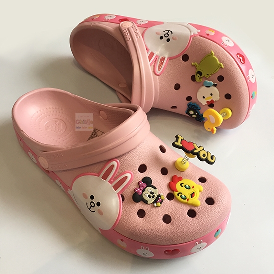 Dép cá sấu Crocs Band thỏ Line Friends màu hồng nhạt