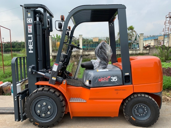 Xe nâng dầu 3.5 tấn Heli