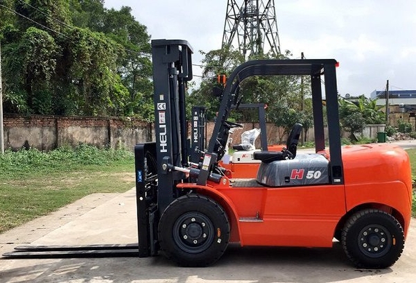 xe nâng 5 tấn heli