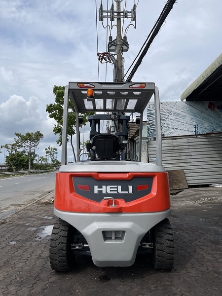 Xe nâng điện 4-5 tấn Heli