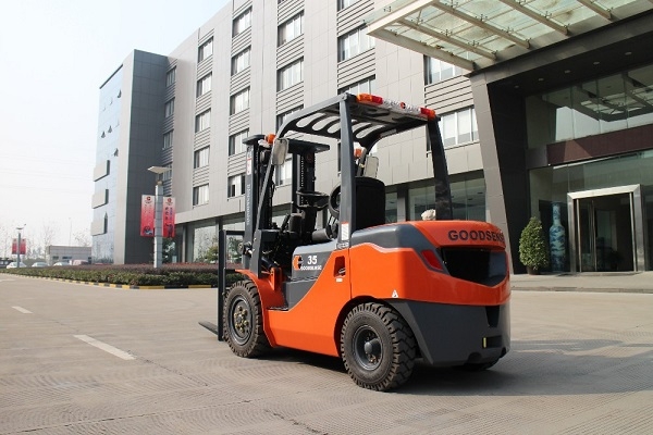 TỔNG ĐẠI LÝ XE NÂNG HELI TẠI VIỆT NAM