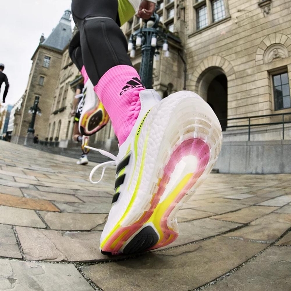 GIÀY SNEKER LÀ GÌ ? NGUỒN GỐC TÊN GỌI CỦA SNEAKER - DÀNH CHO FAN HÂM MỘ GIÀY THỂ THAO