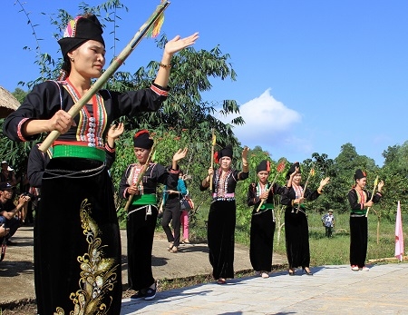 Điệu múa ong eo