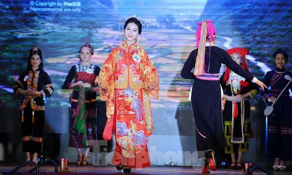 Ngắm thiếu nữ Lào Cai khoe sắc với trang phục dân tộc