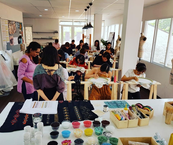 Khi người trẻ rủ nhau đi học Nghệ thuật thêu tambour Ấn Độ – Tambour Embroidery Art