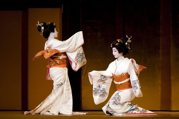 Nét đẹp văn hóa của Nhật Bản qua điệu nhảy Noh Mai