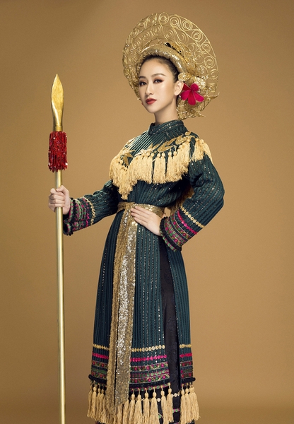 Trang phục dân tộc của người đẹp Việt ngày càng được đầu tư