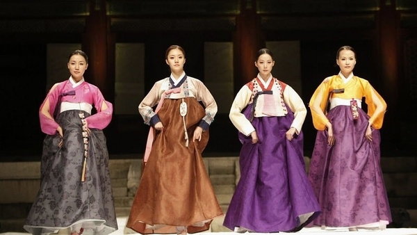 Bí ẩn đằng sau những bộ trang phục truyền thống châu Á nổi tiếng