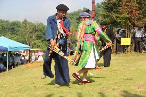 Múa khèn -điệu  múa dân gian dân tộc Mông