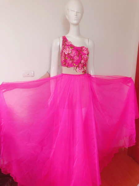 Trang phục múa màu hồng đính hoa 3D