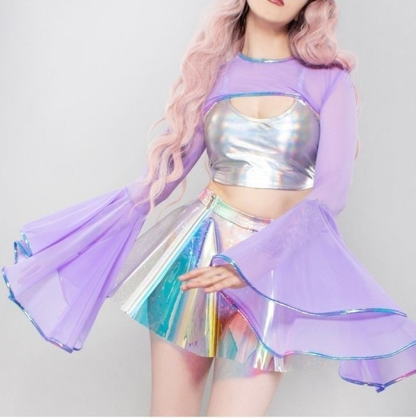 Trang phục ca sĩ vũ đoàn tay áo thướt tha