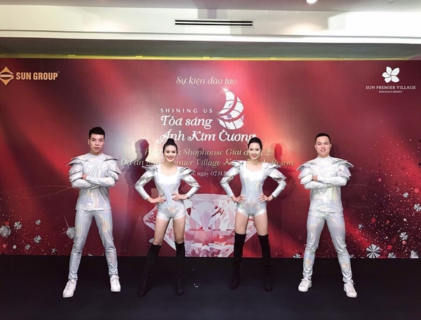 Trang phục dancer ca sỹ màu bạc 