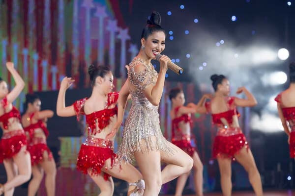 Trang phục nhảy dancesport màu trắng lấp lánh