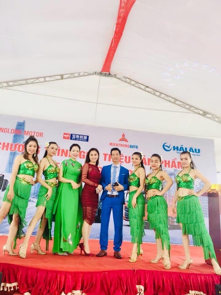 Váy nhảy dancer tua dù màu xanh