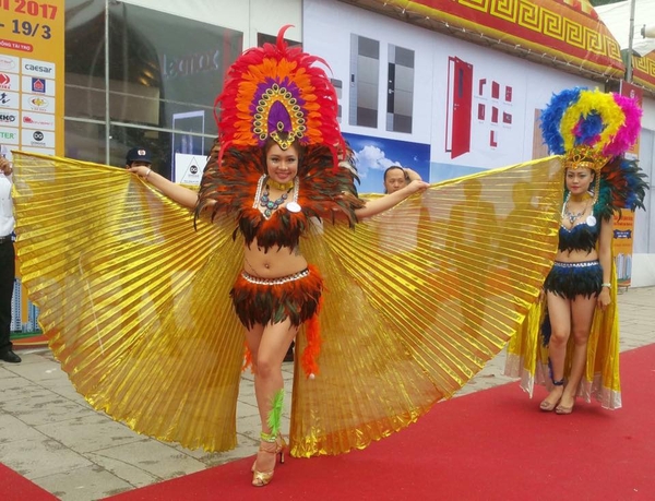 Bộ Carnival lông vũ cánh màu vàng