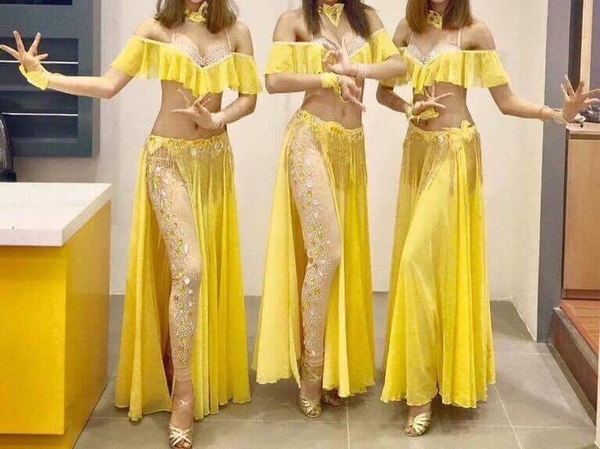 Trang phục belly dance màu vàng