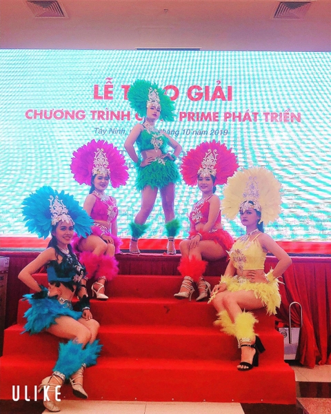 Trang phục Carnival lông vũ