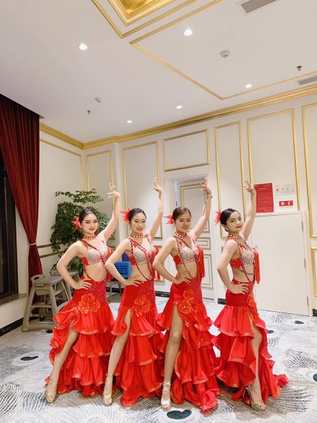 Váy múa flamenco màu đỏ xòe tầng