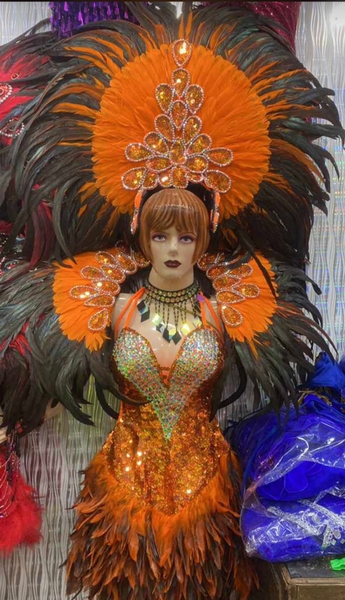 Carnival lông vũ màu cam