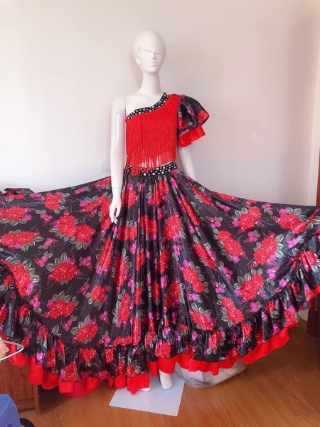 Váy Flamenco hoa đỏ