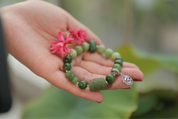 HAND MALA NGỌC BÍCH MIX, CHARM OM TREO