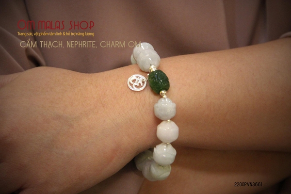 HANDMALA CẨM THẠCH NƯỚC A CHẠM HOA SEN MIX CHARM OM TREO, NGỌC BÍCH