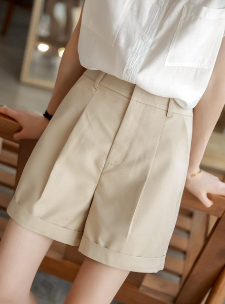 Quần short lật gấu