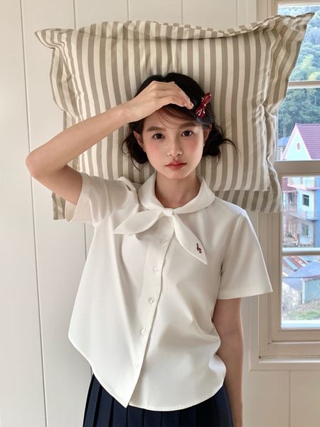 ÁO SƠ MI TAY NGẮN ĐÍNH NƠ MAKILANA SM66