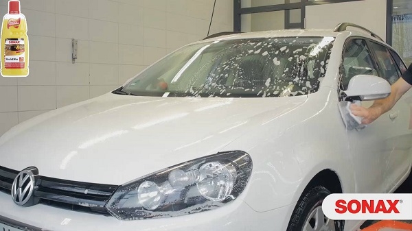 SONAX Nước rửa xe và wax bóng sơn kết hợp (Shampoo Wash & wax 313341)